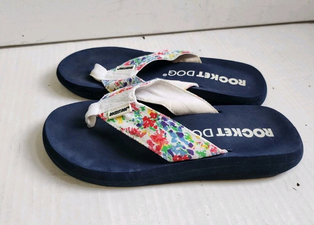 Rocket Dog Spotlight platform flip-flops Woman Size 8M Navy Blue Floral Color